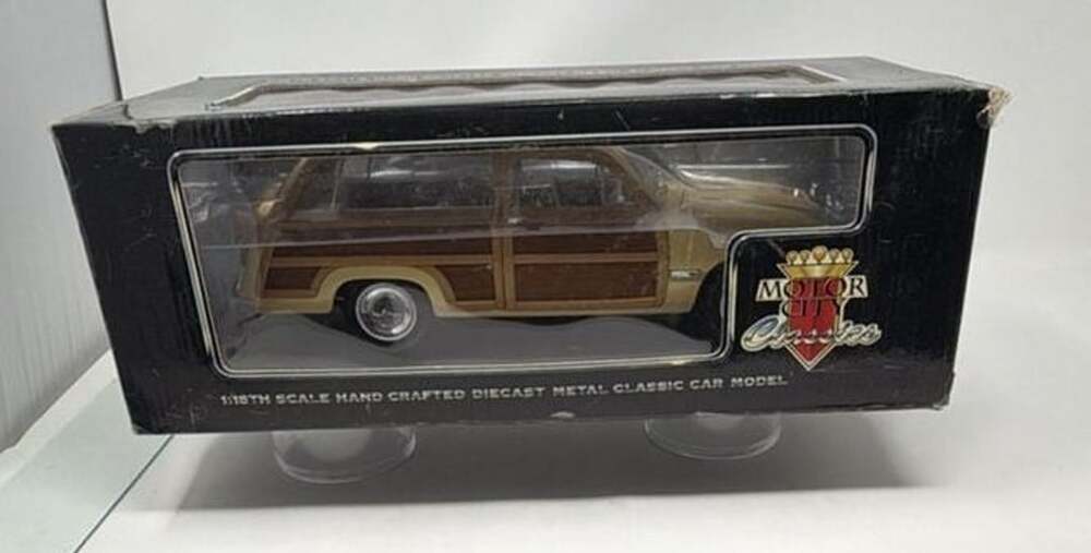 Motor City Classics 1949 Ford Woody Station Wagon 1:18 Scale Diecast Metal Class